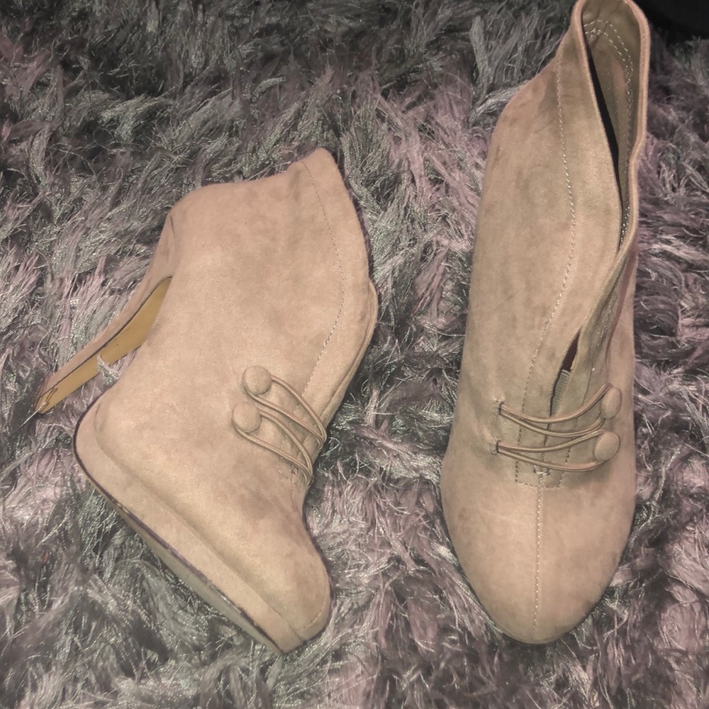 Tan heels